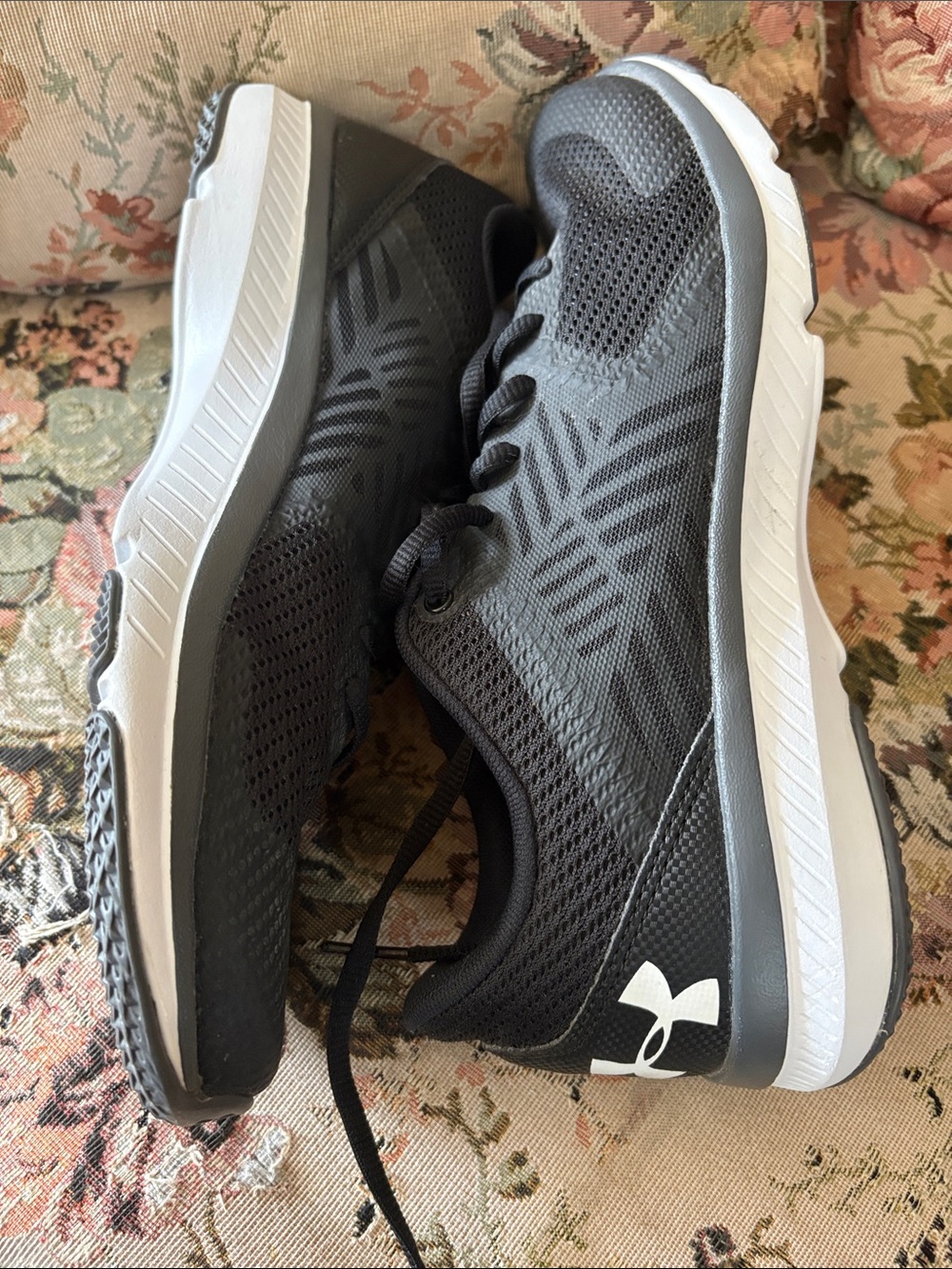 Under Armour Women’s Black Athletic Running Shoes size 9.5 - Picture 9 of 10